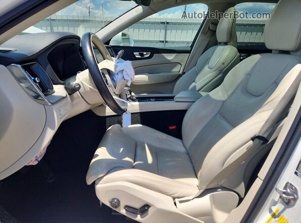 YV4102DL9M1881346 2021 VOLVO XC60 Белый Вид салона спереди