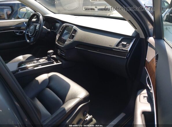 YV4102PK8J1352243 2018 VOLVO XC90 Gray Front interior view