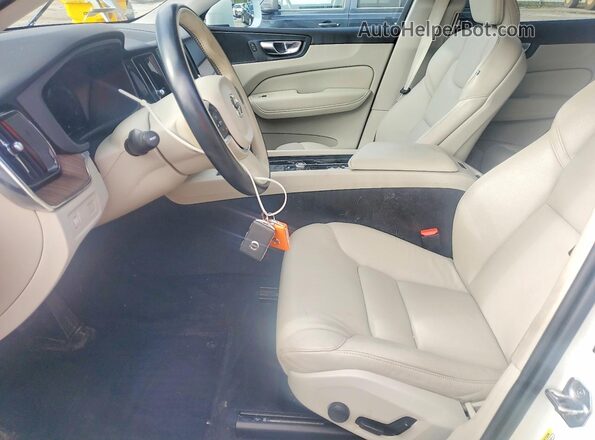 YV4102RK0M1798954 2021 VOLVO XC60 Белый Вид салона спереди