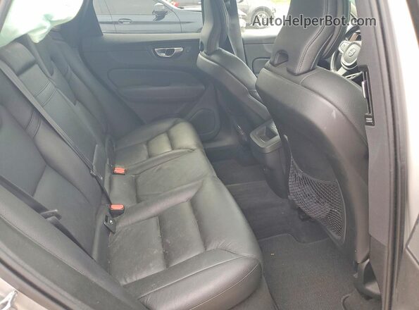 YV4102RK0M1845769 2021 VOLVO XC60 Silver Սալոնի հետևի տեսք