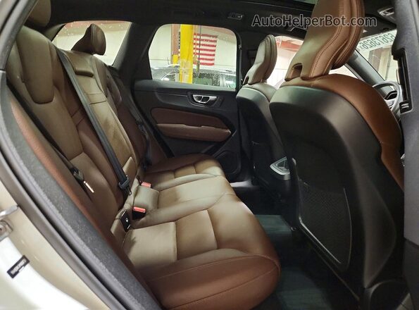 YV4102RK3M1689730 2021 VOLVO XC60 White Вид задньої частини салону