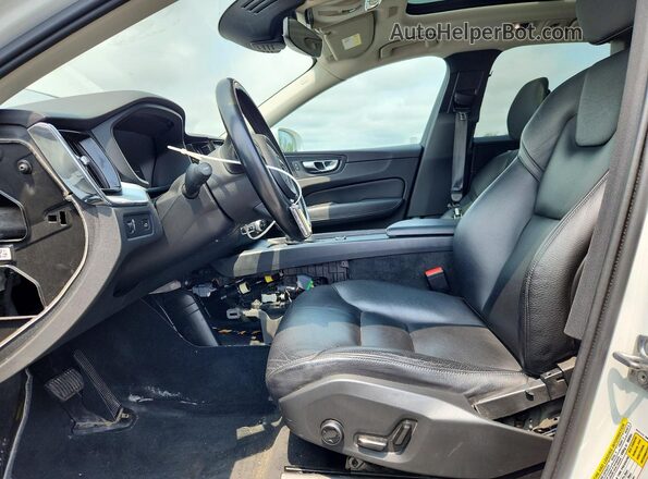 YV4102RK4J1019051 2018 VOLVO XC60 White Widok wnętrza z przodu