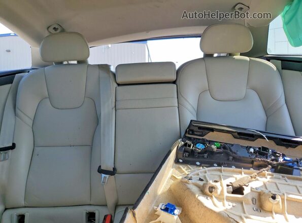 YV4102RK4J1064572 2018 VOLVO XC60 Blue Widok tylnych siedzeń