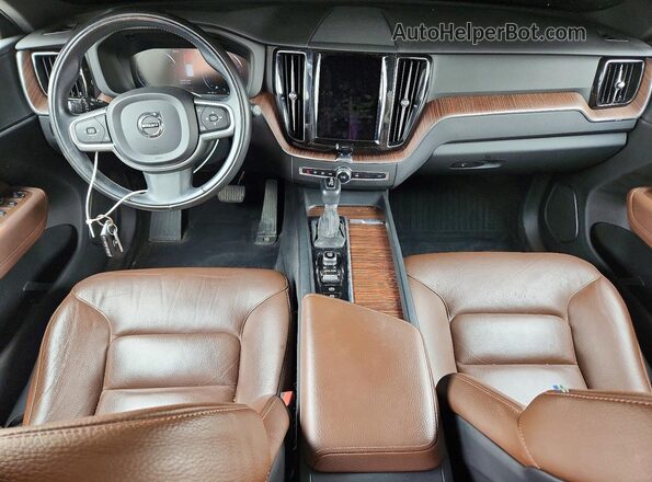 YV4102RK4M1758084 2021 VOLVO XC60 White Dashboard view