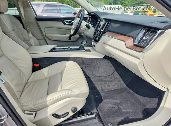 YV4102RK7M1870006 2021 VOLVO XC60 Silver Vista interior delantera