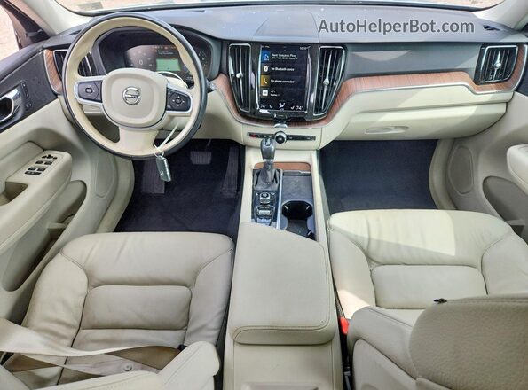 YV4102RK7M1870006 2021 VOLVO XC60 Silver Vista del salpicadero