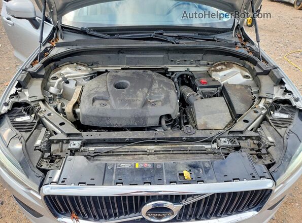 YV4102RK7M1870006 2021 VOLVO XC60 Silver Vista del compartimento del motor