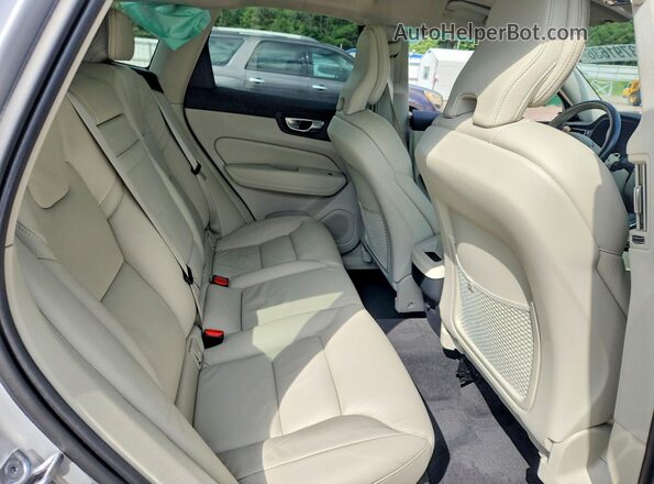 YV4102RK7M1870006 2021 VOLVO XC60 Silver Vista interior trasera