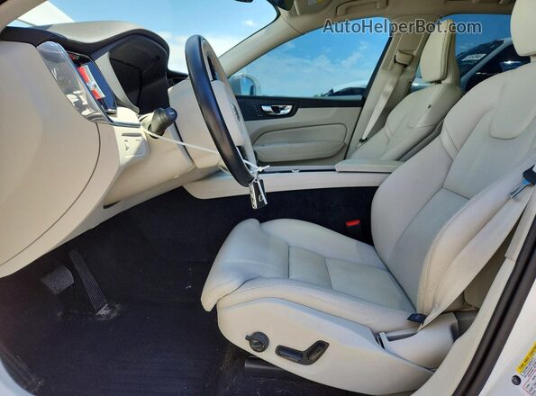 YV4102RL3L1610631 2020 VOLVO XC60 White Вид салону спереду