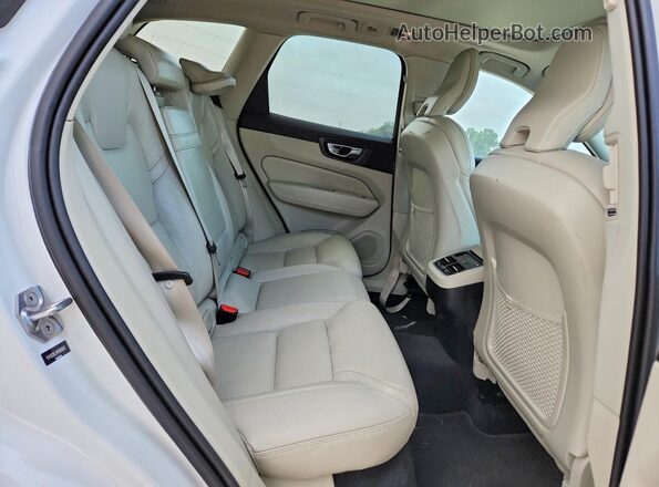 YV4102RL6M1689682 2021 VOLVO XC60 White Vista de los asientos traseros