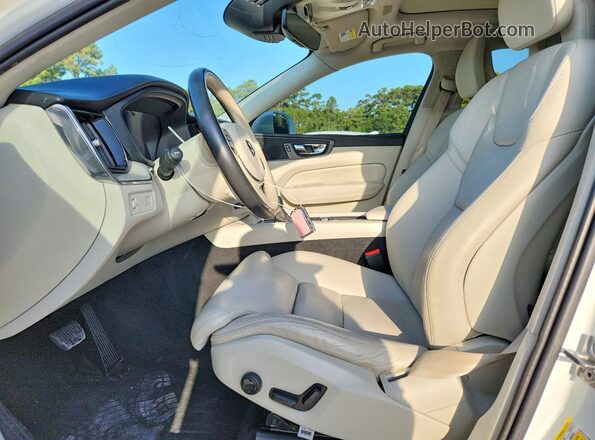 YV4102RL9J1045895 2018 VOLVO XC60 White Vista interior delantera