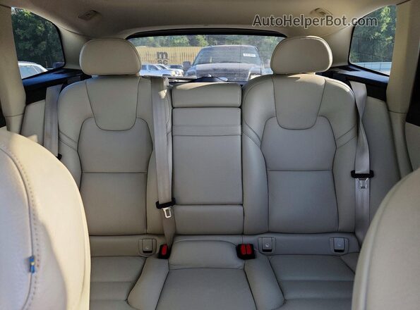 YV4102RL9J1045895 2018 VOLVO XC60 White Vista de los asientos traseros
