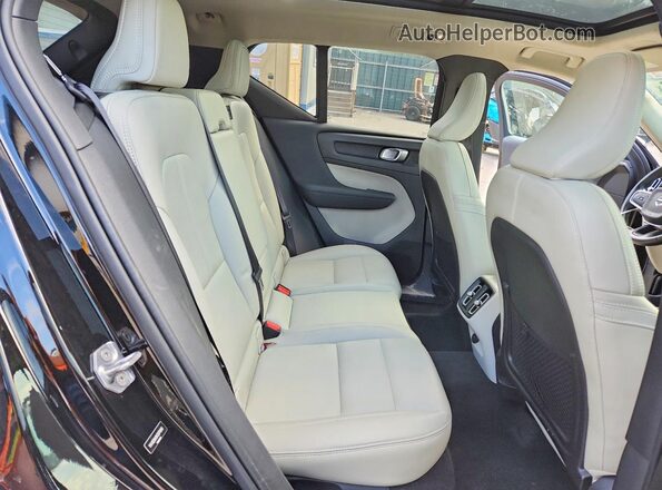 YV4162UK0K2074940 2019 VOLVO XC40 Черный Вид задней части салона