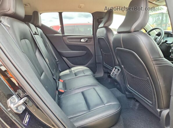 YV4162UK2M2407030 2021 VOLVO XC40 Black უკანა სალონის ხედი