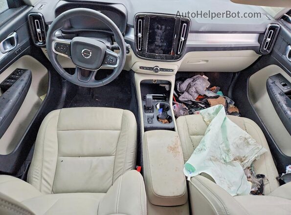 YV4162UK4N2750004 2022 VOLVO XC40 White წინა პანელის ხედი
