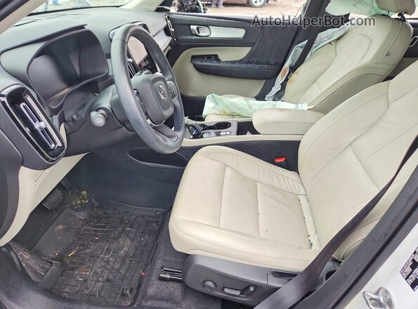YV4162UK4N2750004 2022 VOLVO XC40 White წინა სალონის ხედი