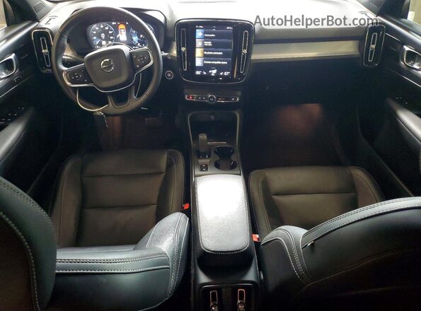 YV4162UK6L2280667 2020 VOLVO XC40 Black Вид панелі приладів