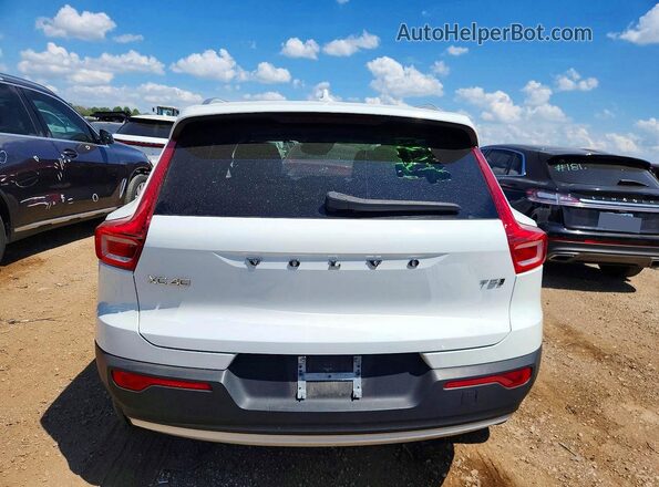 YV4162UK7L2321968 2020 VOLVO XC40 White Вид ззаду