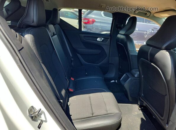 YV4162UK7L2321968 2020 VOLVO XC40 White Вид задніх сидінь