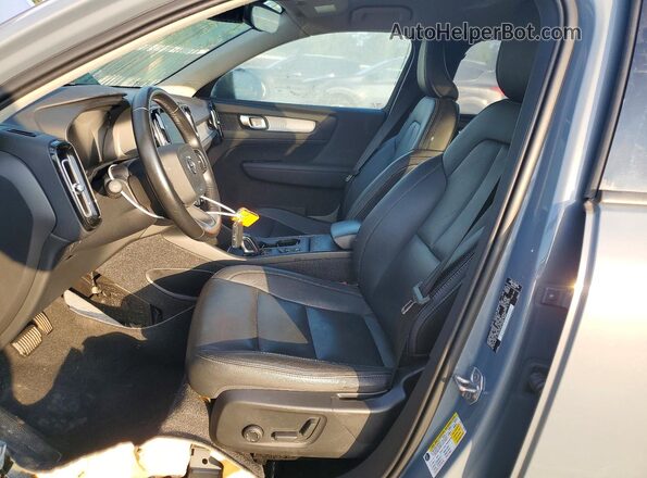 YV4162UK9M2601196 2021 VOLVO XC40 Серый Вид салона спереди