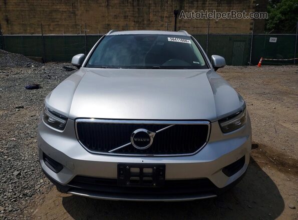 YV4162UKXK2145352 2019 VOLVO XC40 Серебряный Вид спереди
