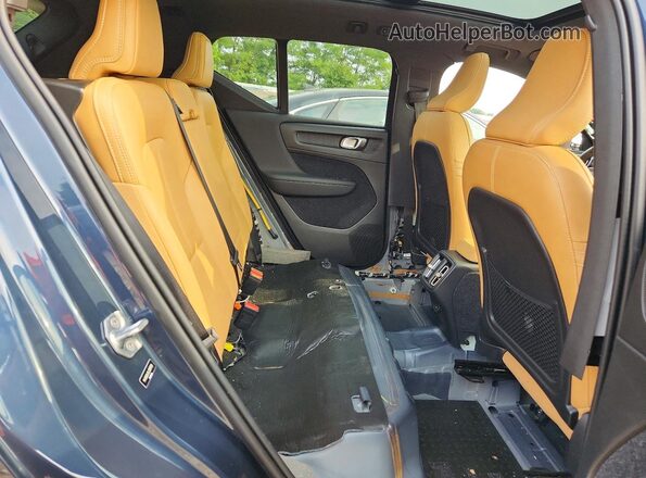 YV4162ULXL2206760 2020 VOLVO XC40 Blue Rear interior view