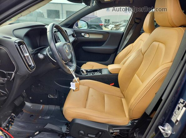 YV4162ULXL2206760 2020 VOLVO XC40 Blue Front interior view