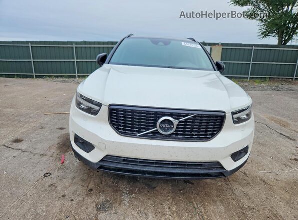 YV4162UM0K2092047 2019 VOLVO XC40 White Вид спереду