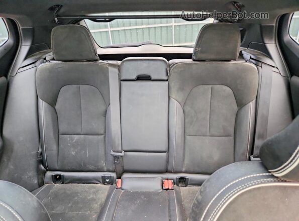 YV4162UM0K2092047 2019 VOLVO XC40 White Вид задніх сидінь