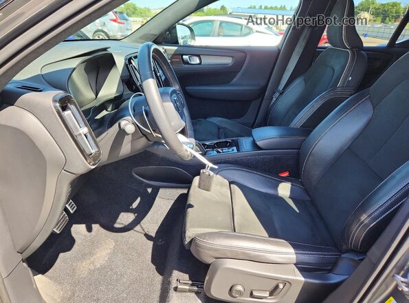 YV4162UM1K2103086 2019 VOLVO XC40 Серый Вид салона спереди