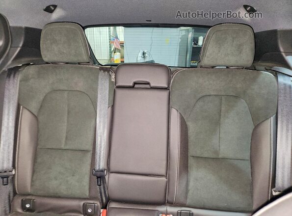 YV4162UM3K2122724 2019 VOLVO XC40 White Widok tylnych siedzeń