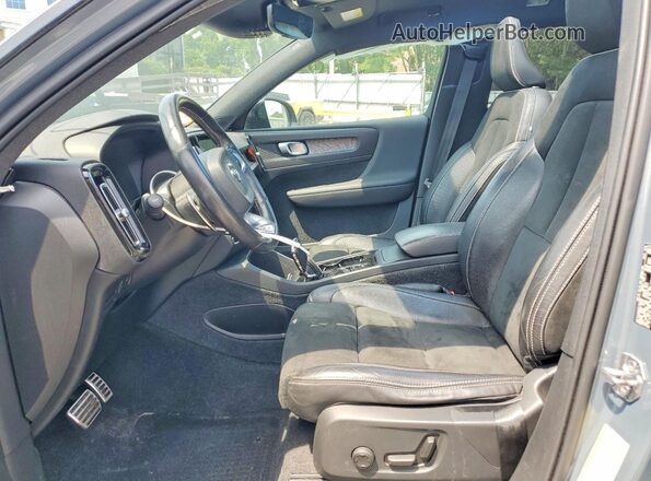 YV4162UM3L2243125 2020 VOLVO XC40 Gray Vista interior delantera