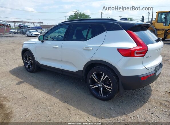 YV4162UM3N2742851 2022 VOLVO XC40 White Tył lewy