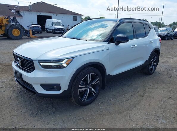 YV4162UM3N2742851 2022 VOLVO XC40 White Przód lewy
