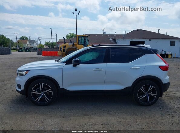 YV4162UM3N2742851 2022 VOLVO XC40 White Widok wnętrza 360 stopni