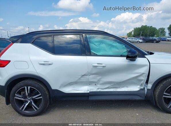 YV4162UM3N2742851 2022 VOLVO XC40 White 