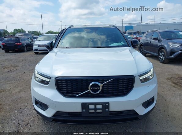 YV4162UM3N2742851 2022 VOLVO XC40 White Widok zestawu wskaźników