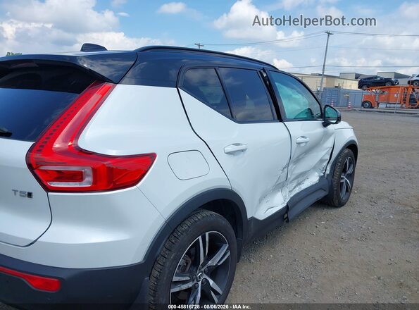 YV4162UM3N2742851 2022 VOLVO XC40 White 
