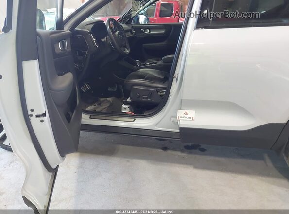 YV4162UM4L2348871 2020 VOLVO XC40 Gray Դիմացի տեսք
