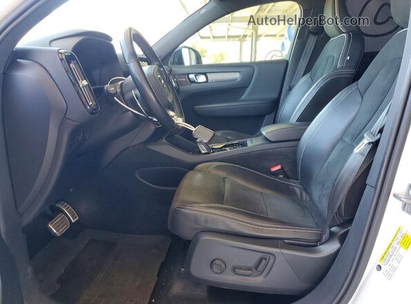 YV4162UM5K2081867 2019 VOLVO XC40 Белый Вид салона спереди