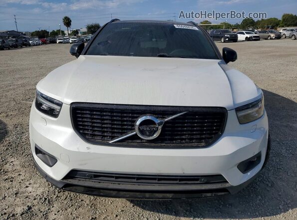 YV4162UM5L2348409 2020 VOLVO XC40 White Widok z przodu