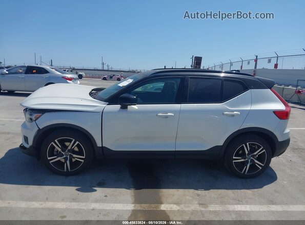 YV4162UM6N2787203 2022 VOLVO XC40 White 