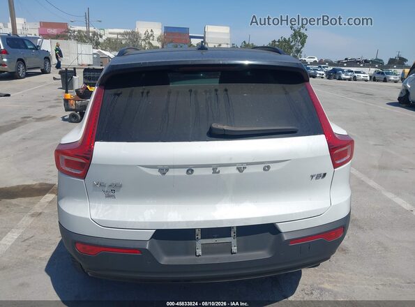 YV4162UM6N2787203 2022 VOLVO XC40 White 