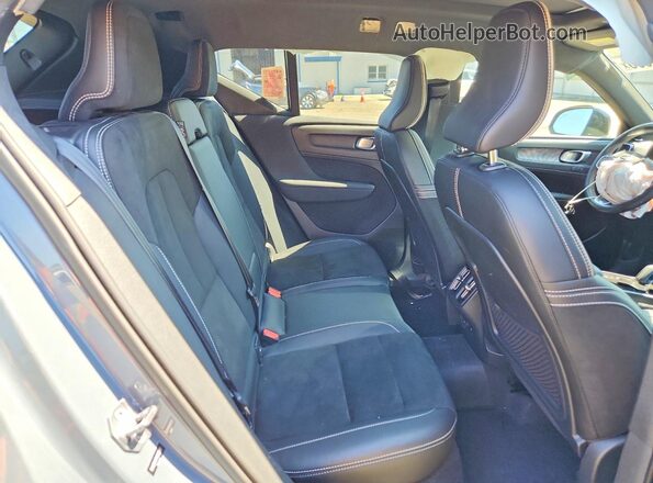 YV4162UM7M2612487 2021 VOLVO XC40 Gray Vista interior trasera