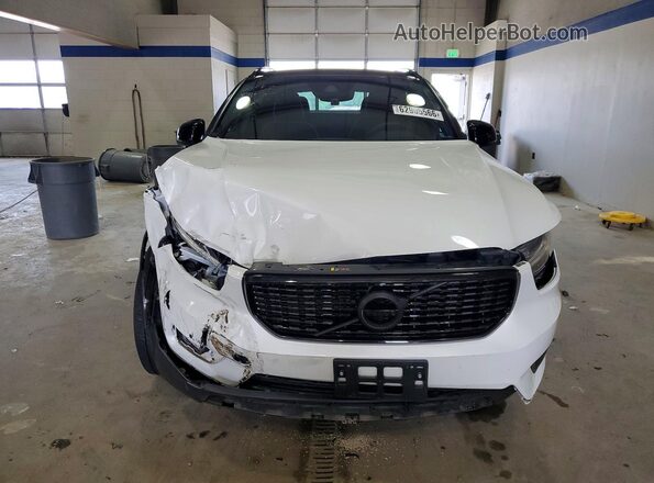 YV4162UM9N2790841 2022 VOLVO XC40 White წინა ხედი
