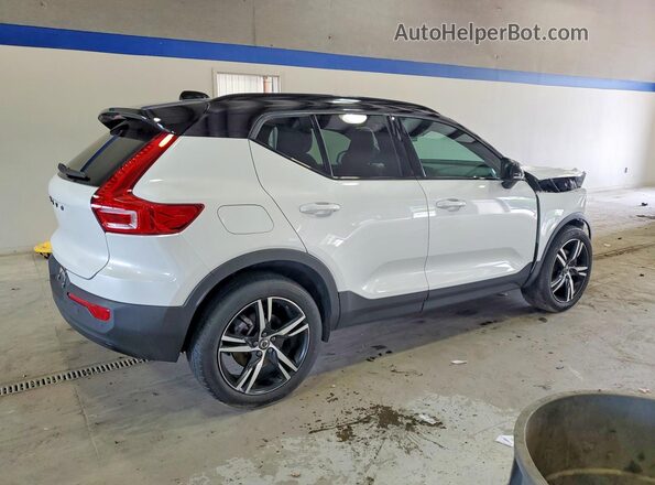 YV4162UM9N2790841 2022 VOLVO XC40 White უკანა მარჯვენა