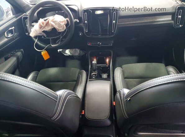 YV4162UM9N2790841 2022 VOLVO XC40 White წინა პანელის ხედი