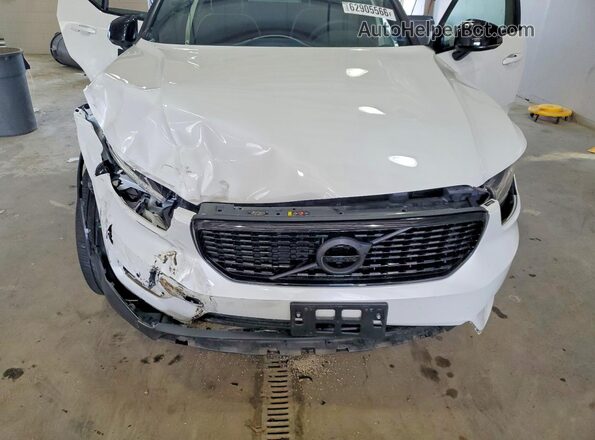 YV4162UM9N2790841 2022 VOLVO XC40 White ძრავის განყოფილების ხედი