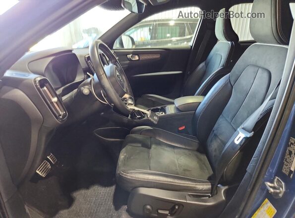 YV4162UMXL2311890 2020 VOLVO XC40 Blue Front interior view