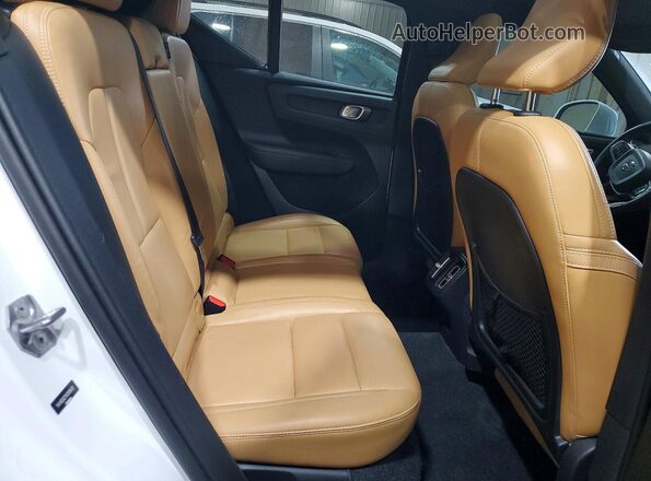 YV4162XZ7K2019412 2019 VOLVO XC40 Белый Вид задней части салона
